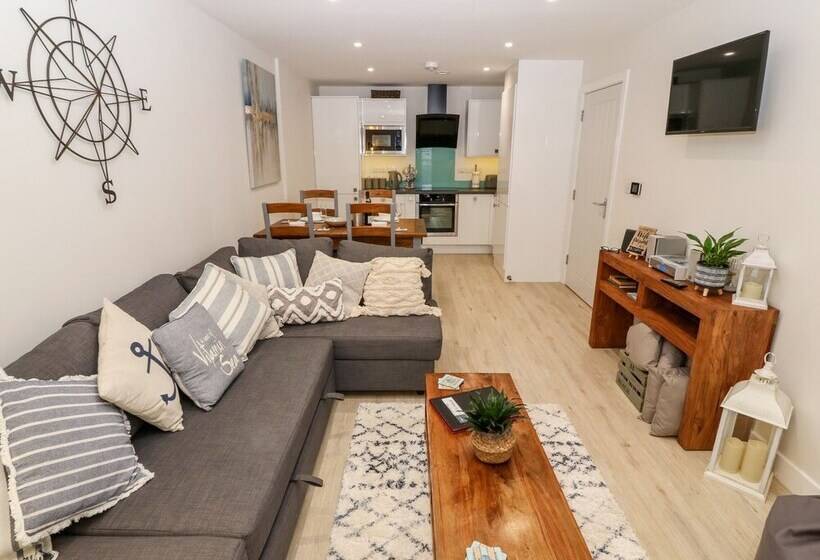 Captain S Quarters   Apartment 2