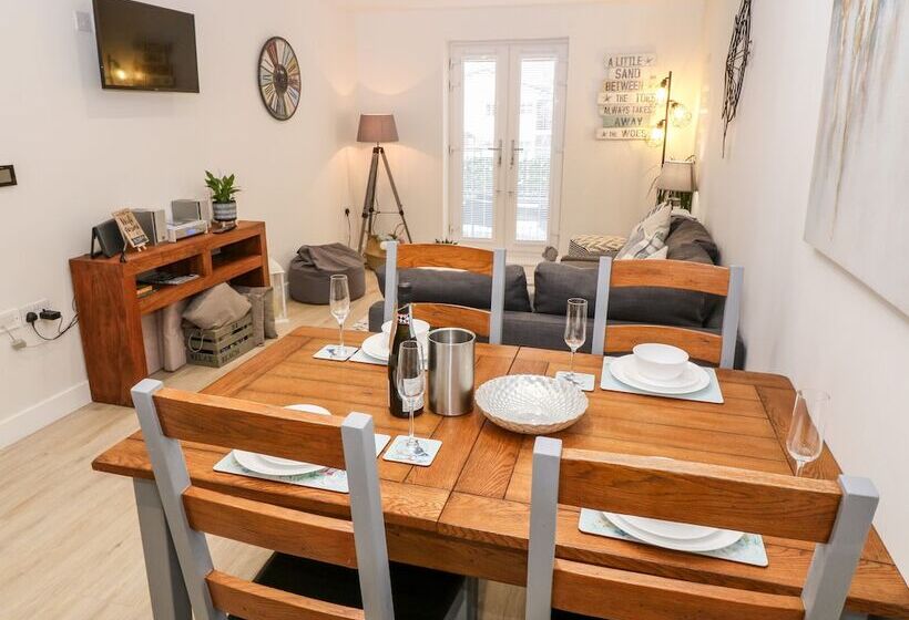 Captain S Quarters   Apartment 2