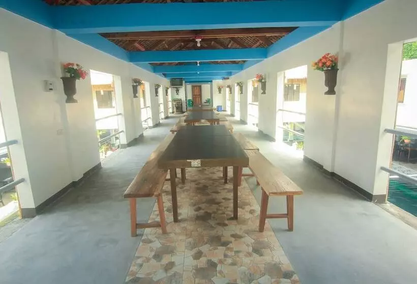 ホテル 247 Balikbayan Fun Resort