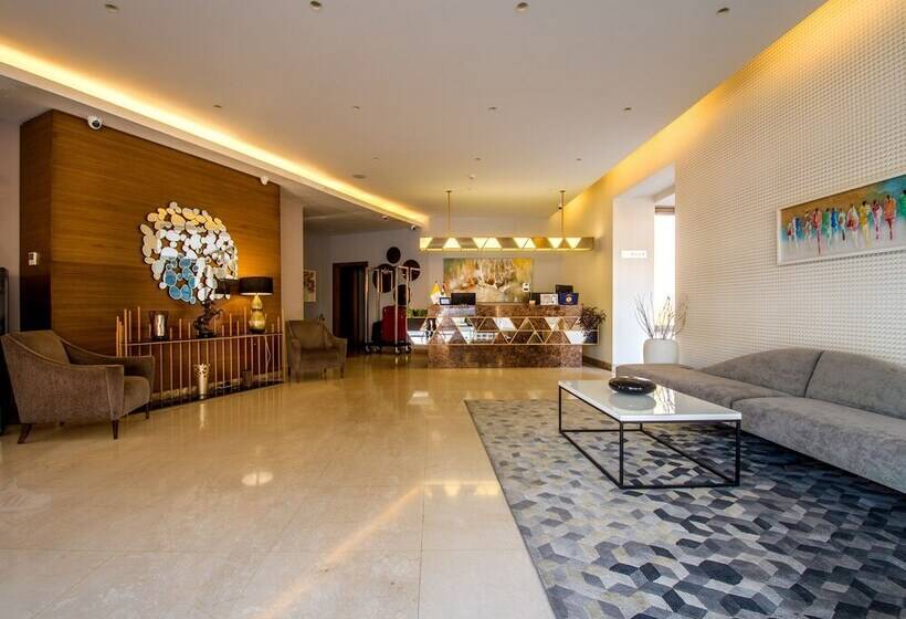 The Ray Hotel And Studios