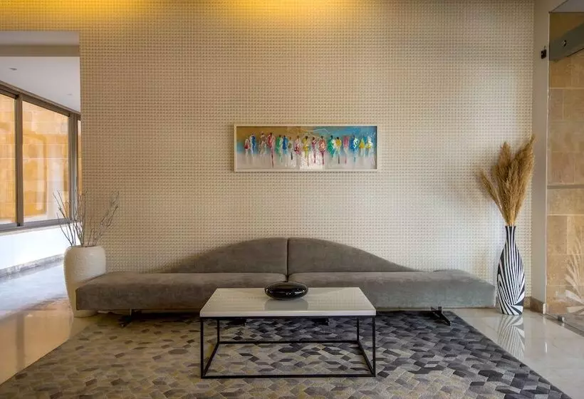 The Ray Hotel And Studios