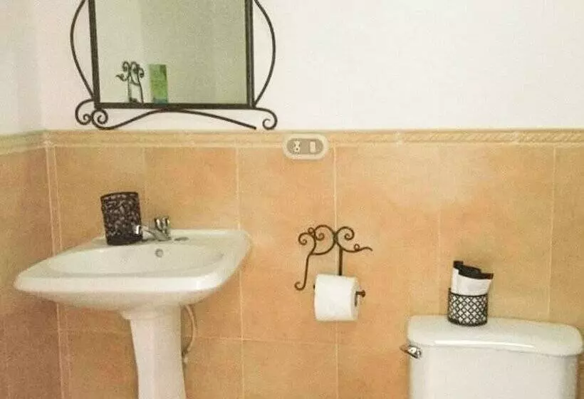 Hostal Las Puertas   Hostel