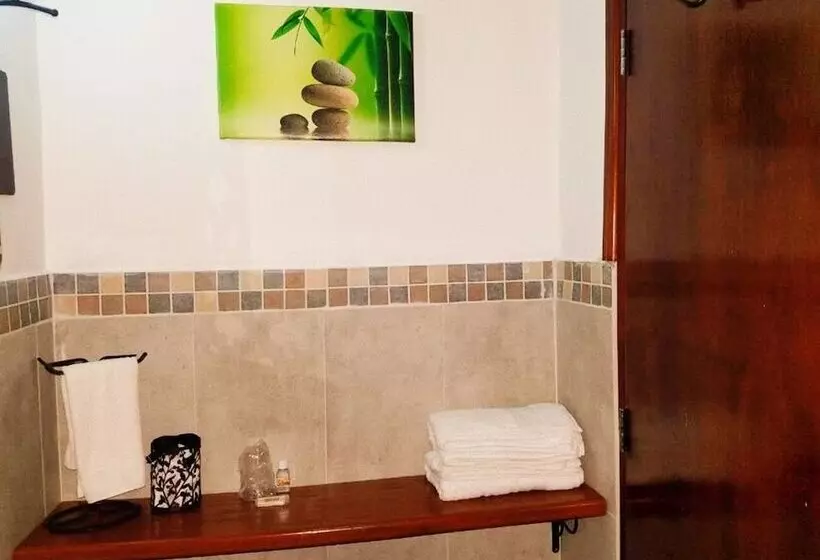 Hostal Las Puertas   Hostel