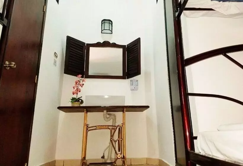 Hostal Las Puertas   Hostel