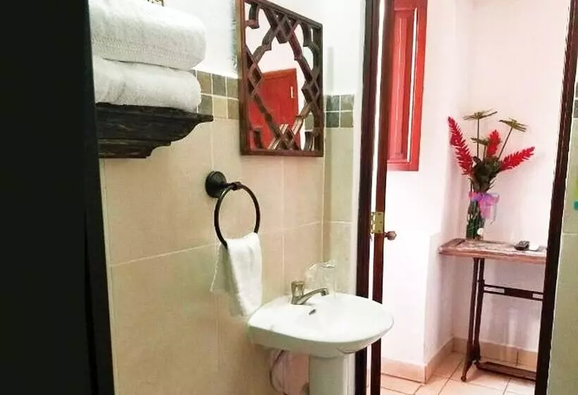 Hostal Las Puertas   Hostel