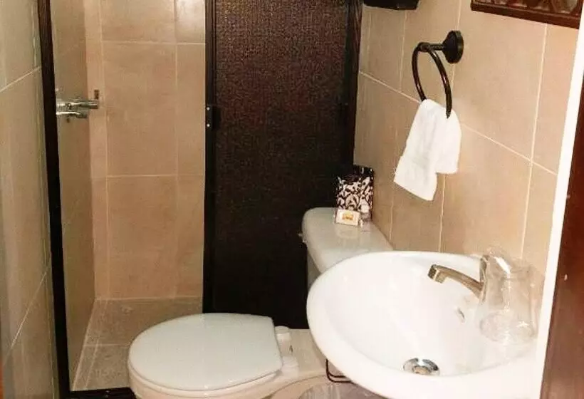 Hostal Las Puertas   Hostel