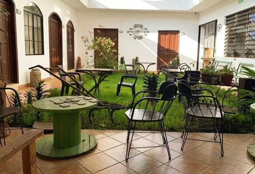 Hostal Las Puertas   Hostel