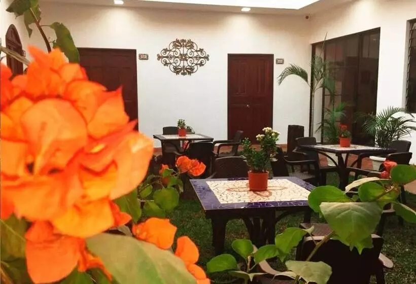 Hostal Las Puertas   Hostel