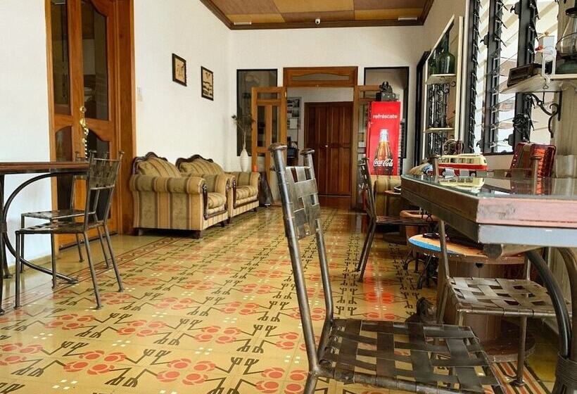 Hostal Las Puertas Hostel