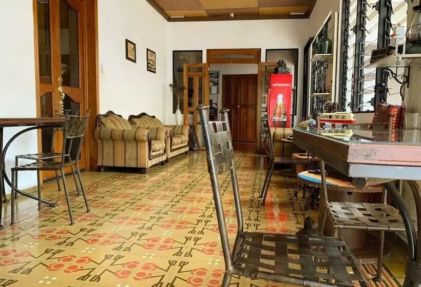 Hostal Las Puertas   Hostel