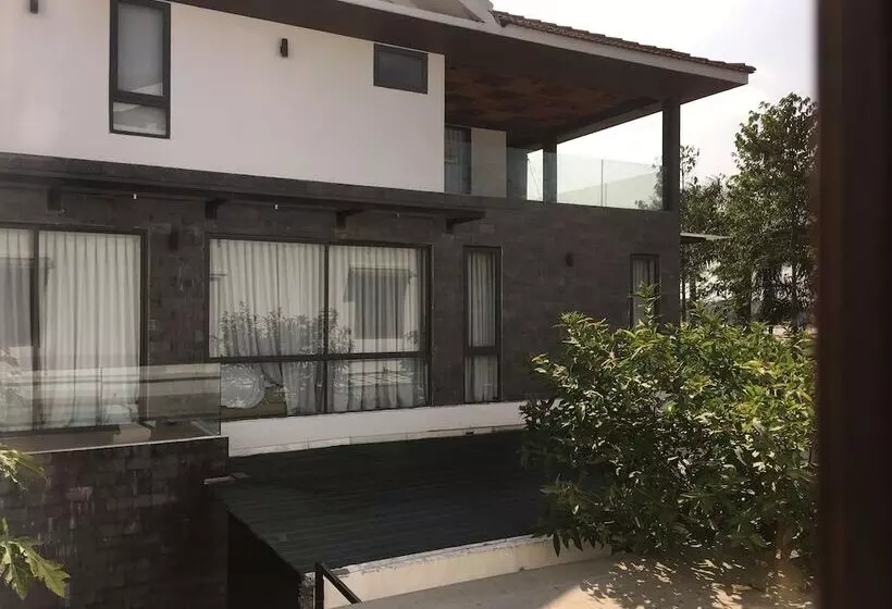 هتل Hana Riverside Villa