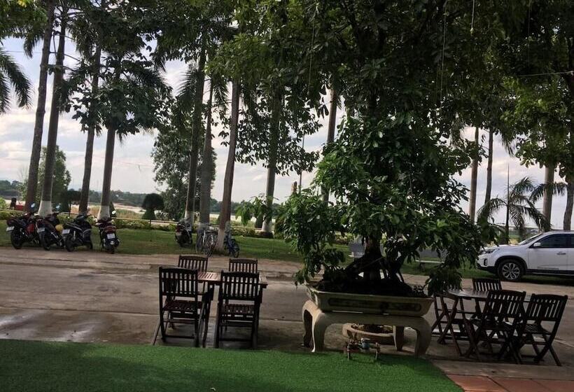 هتل Hana Riverside Villa