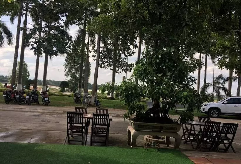 هتل Hana Riverside Villa