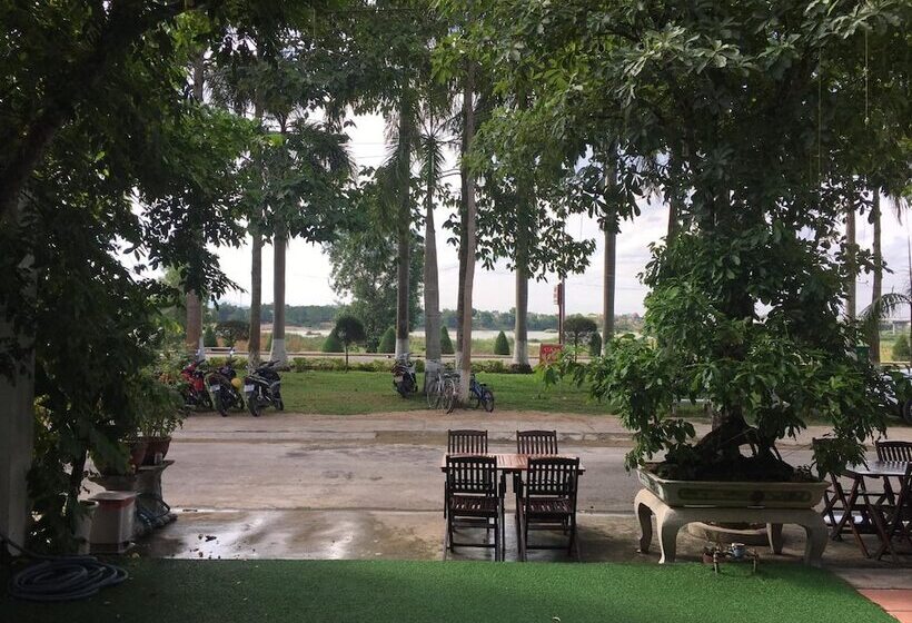 هتل Hana Riverside Villa