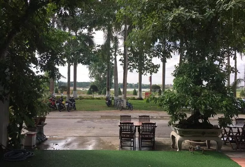 هتل Hana Riverside Villa