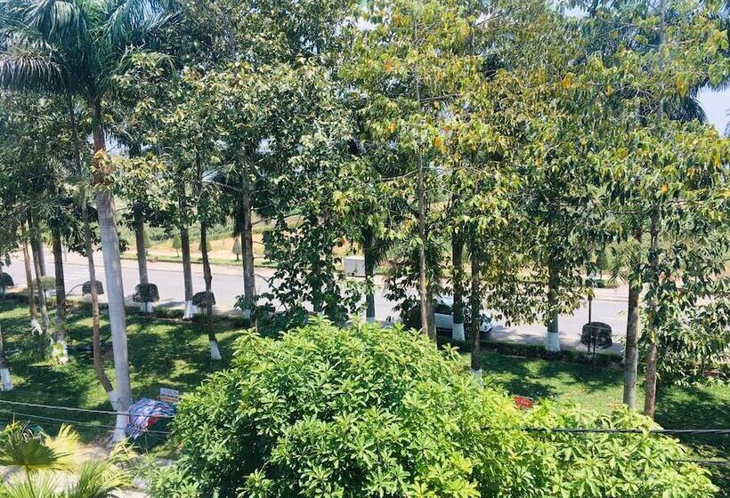 هتل Hana Riverside Villa