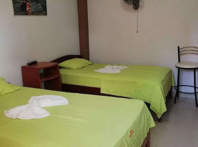 ホテル Hospedaje Jhunior