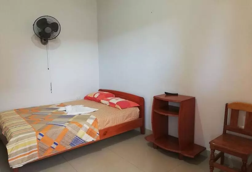 ホテル Hospedaje Jhunior