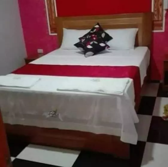 ホテル Hospedaje Piolin