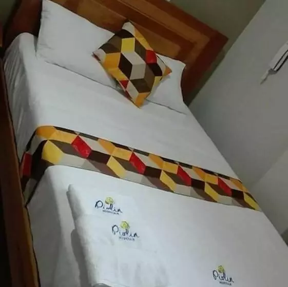 ホテル Hospedaje Piolin