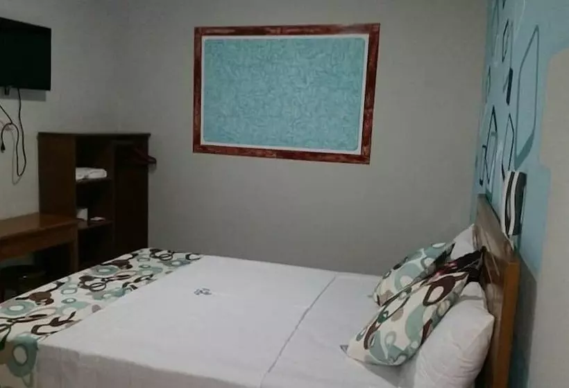 ホテル Hospedaje Piolin