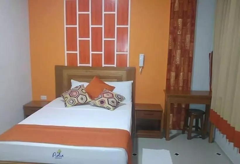 ホテル Hospedaje Piolin