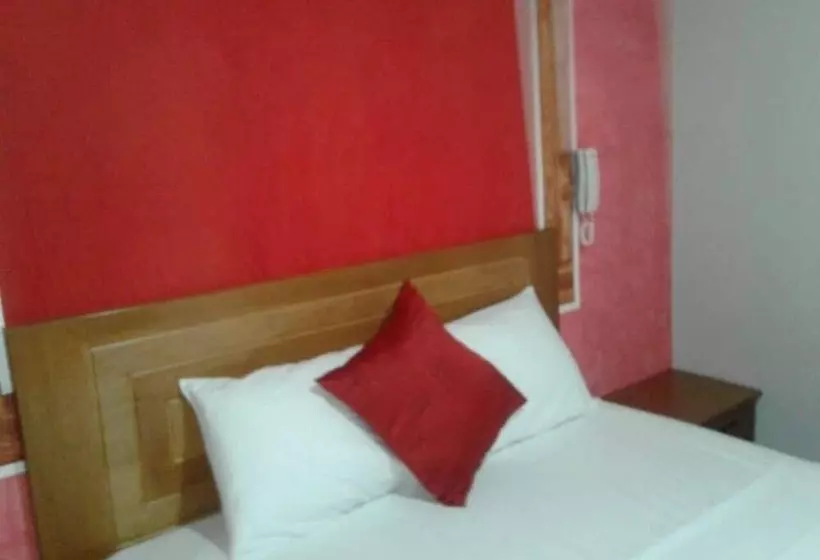 ホテル Hospedaje Piolin