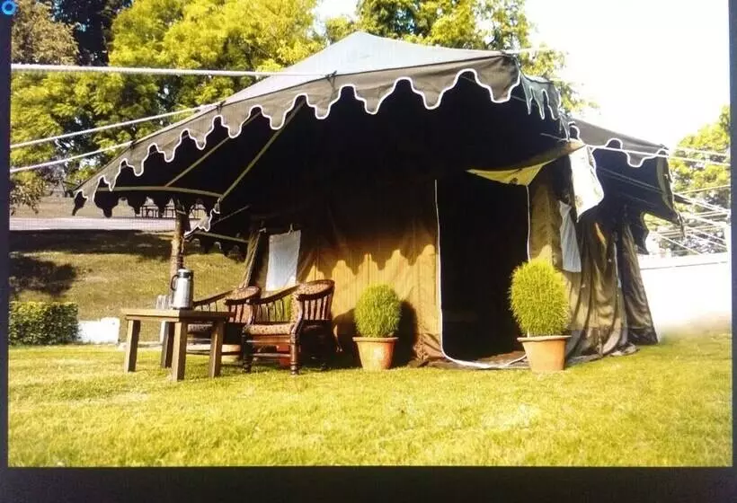 Hotelli Kumbha Kamps