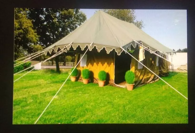 Hotelli Kumbha Kamps