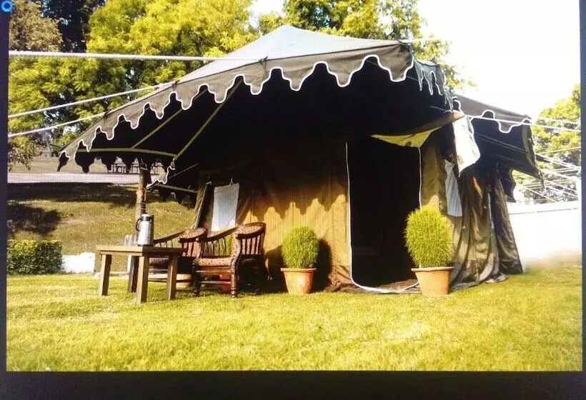 Hotelli Kumbha Kamps