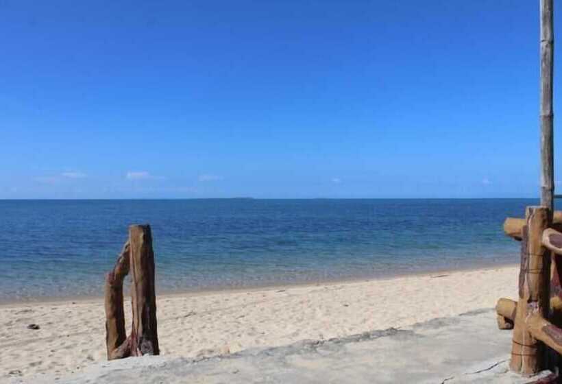 בית מלון כפרי Nichos Island Resort