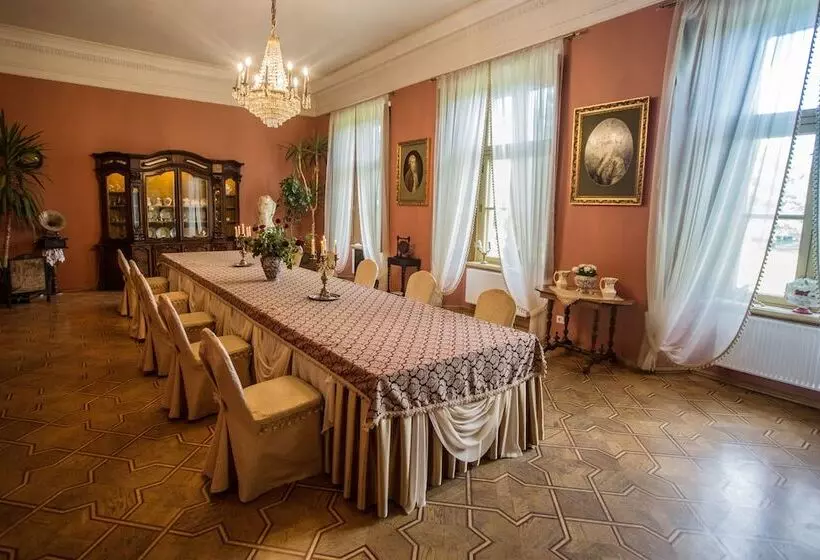 هتل Pakruojis Manor S Palace Boutique