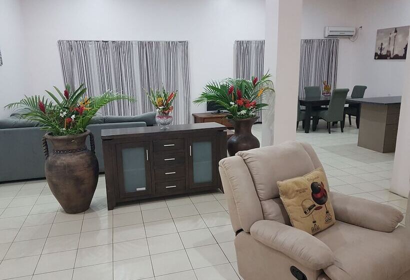 فندق Puataukanave International