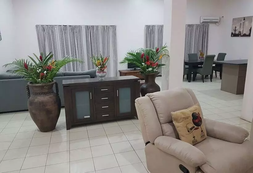 هتل Puataukanave International