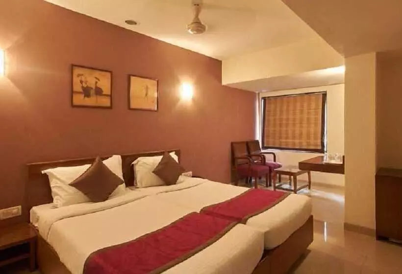 هتل Room Maangta 213   Juhu