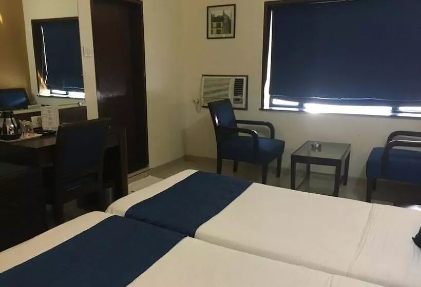 هتل Room Maangta 213   Juhu