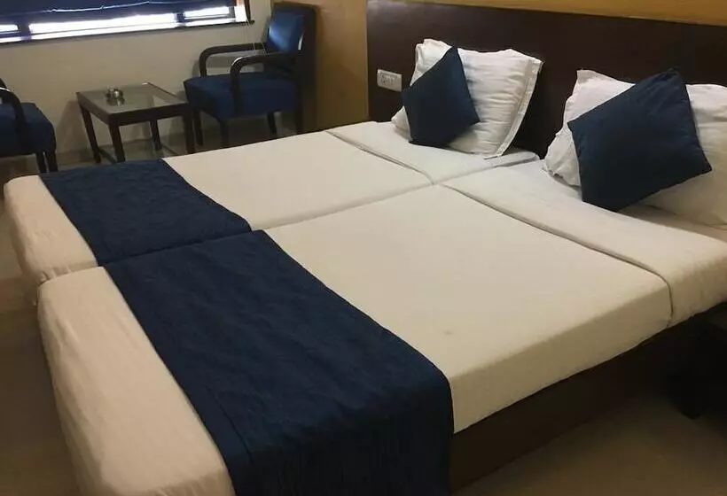 هتل Room Maangta 213   Juhu