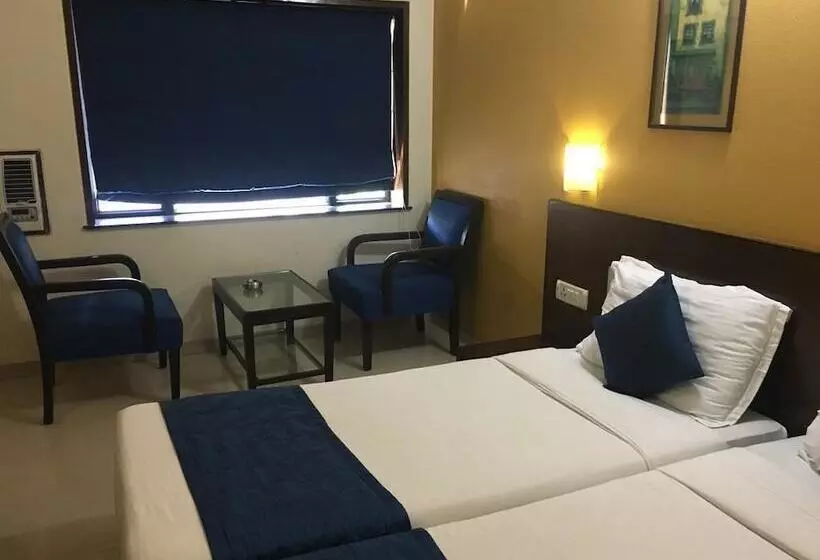 هتل Room Maangta 213   Juhu