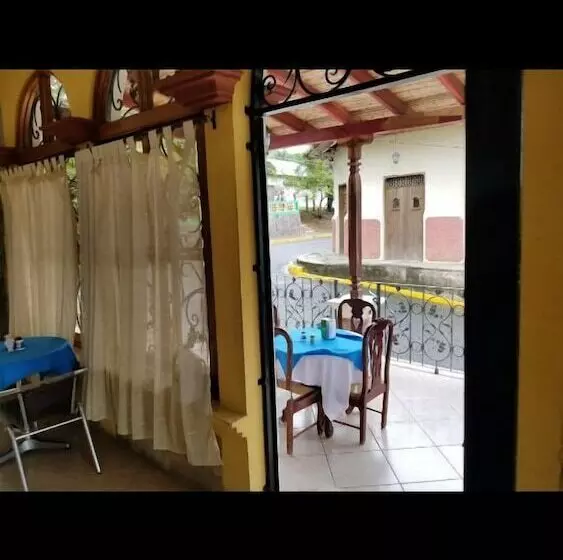هتل Y Restaurante Las Orquídeas