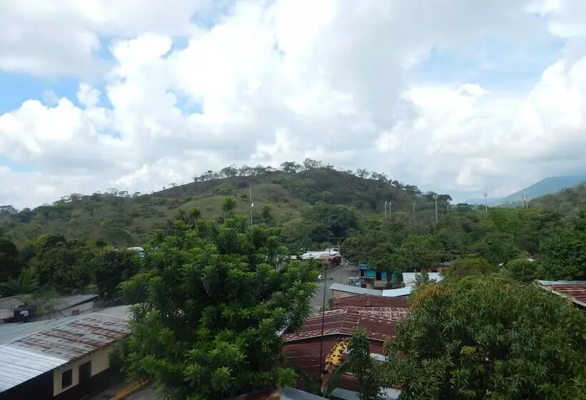 هتل Y Restaurante Las Orquídeas