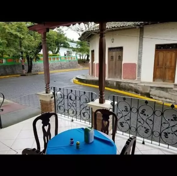 هتل Y Restaurante Las Orquídeas