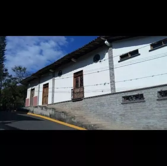 هتل Y Restaurante Las Orquídeas