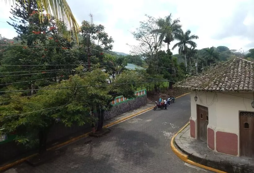 هتل Y Restaurante Las Orquídeas