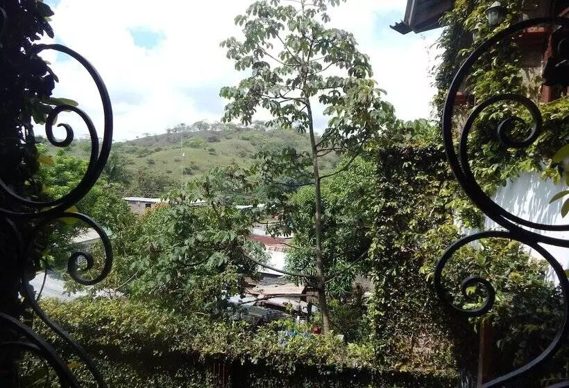 هتل Y Restaurante Las Orquídeas