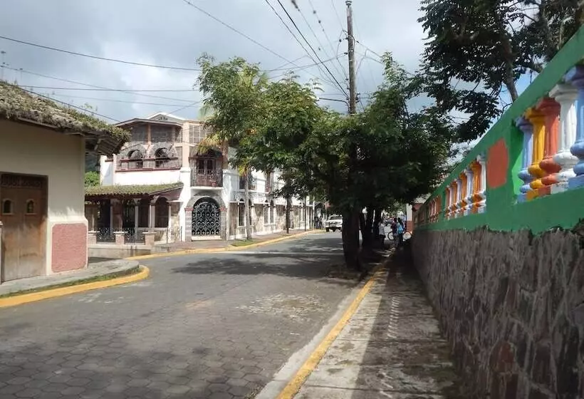 هتل Y Restaurante Las Orquídeas