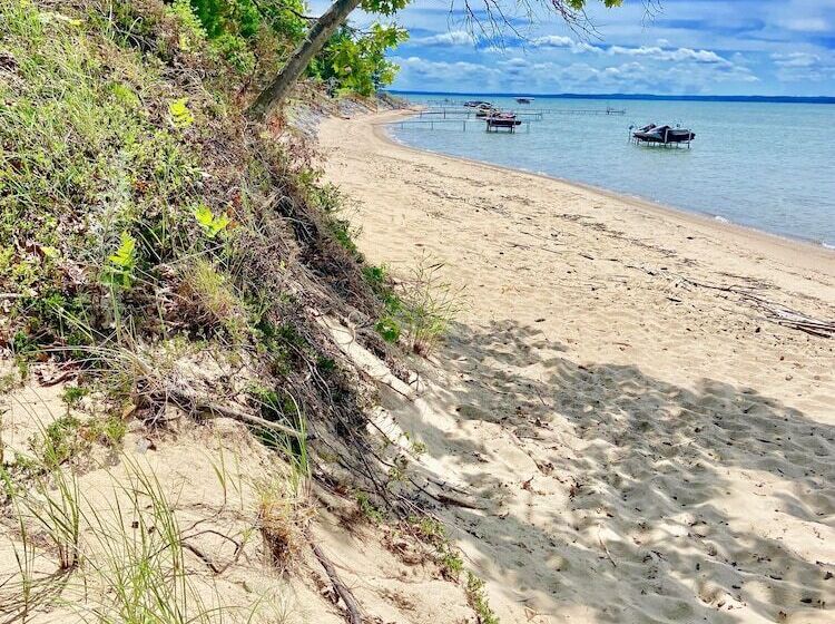 모텔 Elk Rapids Lakeshore Inn