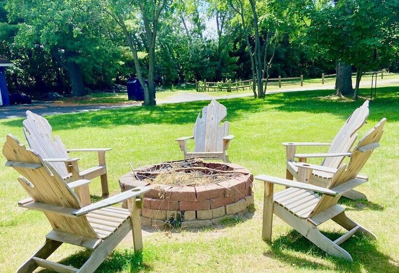 모텔 Elk Rapids Lakeshore Inn