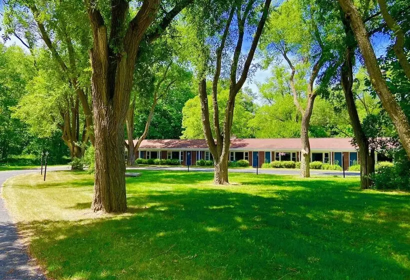 Motelli Elk Rapids Lakeshore Inn