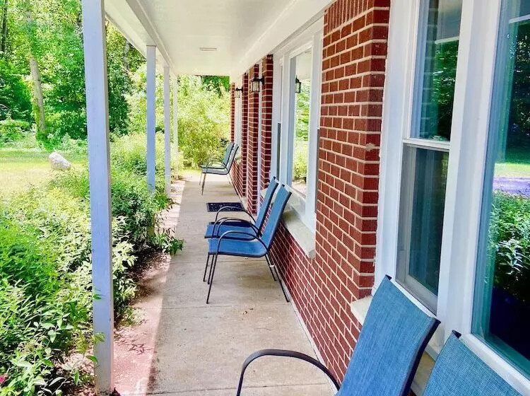 Motelli Elk Rapids Lakeshore Inn