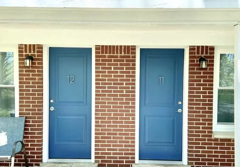 Motelli Elk Rapids Lakeshore Inn